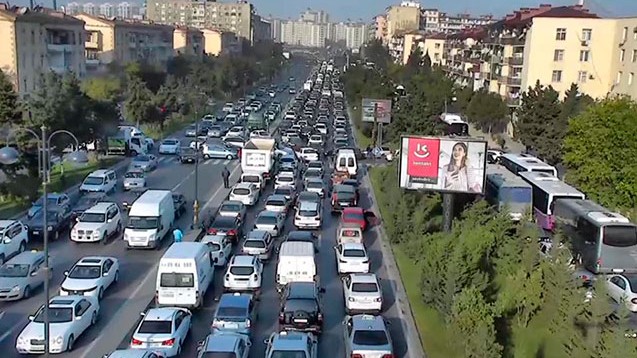 Bakıda sıxlıq olan yollar - SİYAHI