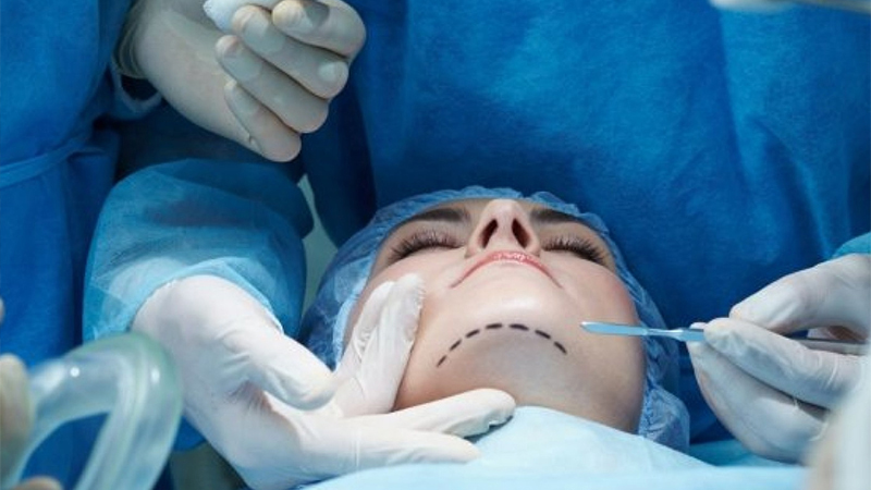 Azərbaycanda plastik cərrah olmaq üçün 11 il lazımdır – Bəs, saxta sənədləri kim verir? - ARAŞDIRMA