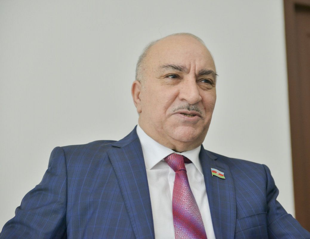 Azərbaycan qadını xarakterimizə uyğun geyinməlidir, nə açıq-saçıq, nə də ki... - Deputat