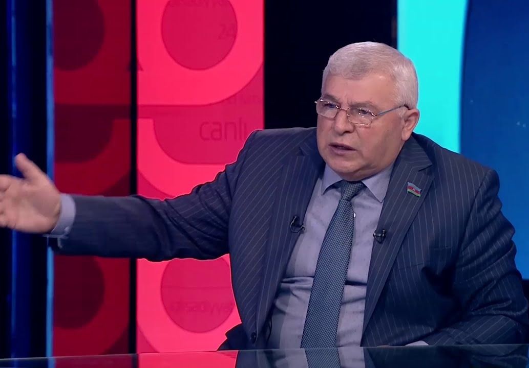 Əsgərin siqaretinə göz dikmək ləyaqətsizlikdir! - Deputatdan ağır sözlər