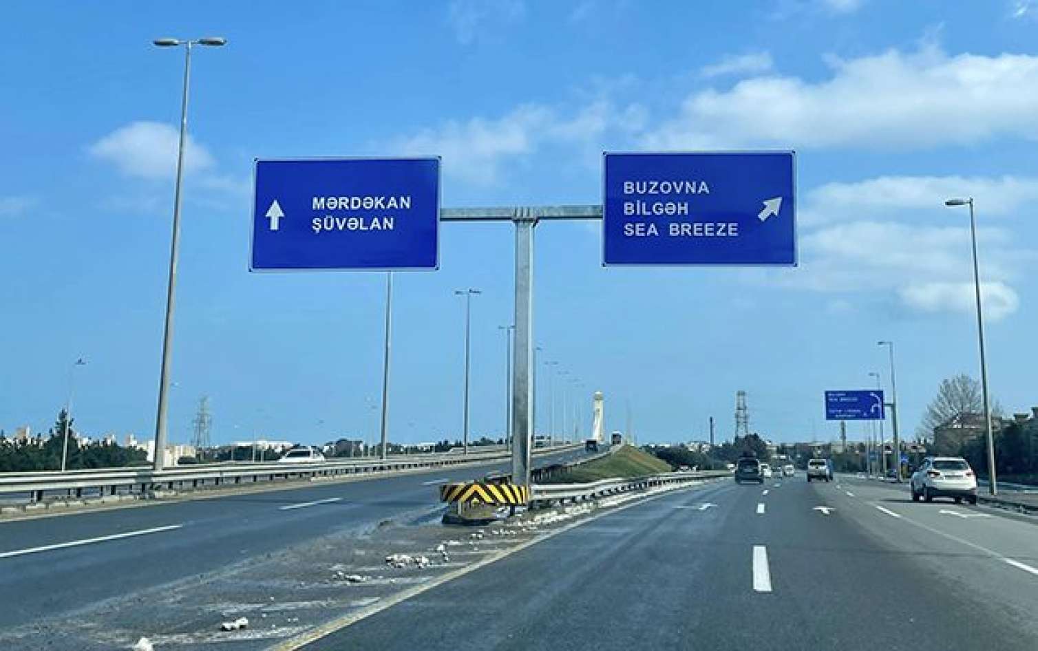 Yol nişanlarındakı Nardaran adı niyə “Sea Breeze”ə dəyişdirilib? - Foto