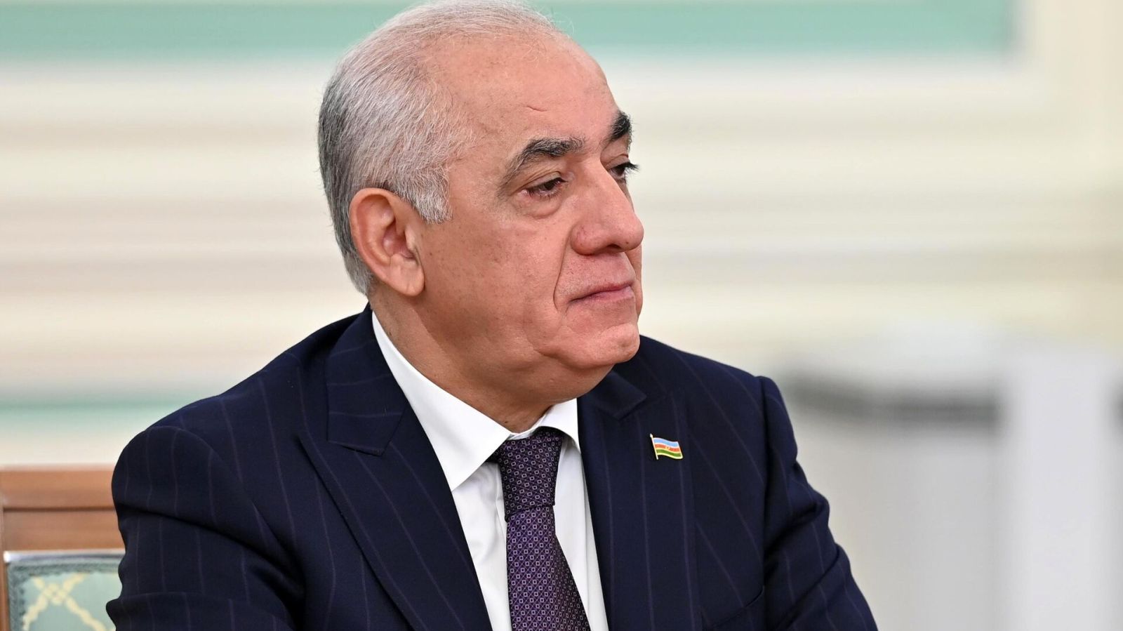 Baş nazir Əli Əsədov Neft Emalı Zavodunda yanğın baş vermiş əraziyə gəlib