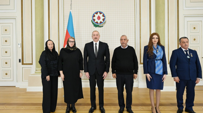 İlham Əliyev medal və ordenləri onlara təqdim etdi - FOTOLAR