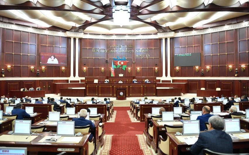 Milli Məclisin iclası başlayıb - Büdcə zərfinə daxil olan sənədlər müzakirə edilir