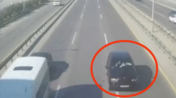 Yanındakı xanımla radara düşən sürücü həmin şəkli görün nə etdi - VİDEO