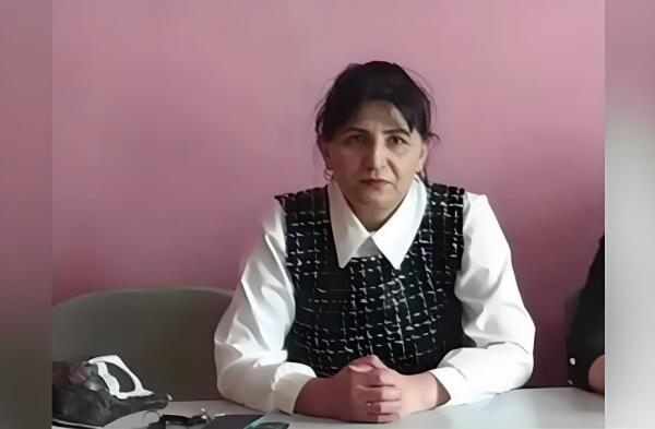 Qadın direktorun ədəbsiz davranışı gündəm oldu - VİDEO