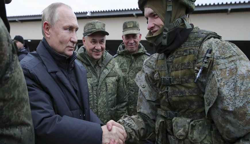 Vladimir Putin müharibə zonasına səfər edib