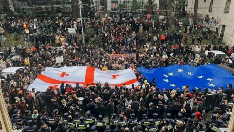 GÜRCÜSTANDA DİRƏNİŞ GÜCLƏNİR – Diplomatlardan sonra iri biznes də İvanişviliyə qarşı çıxır