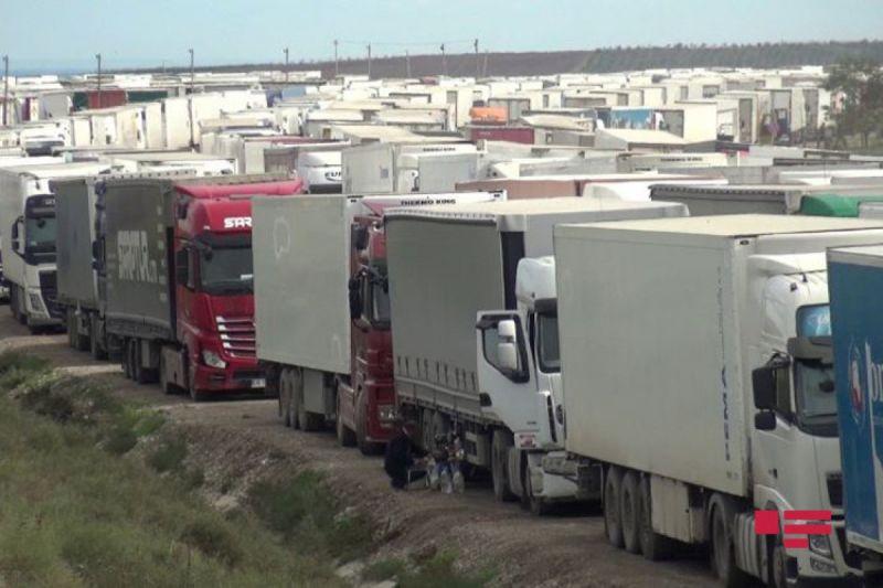 AZƏRBAYCAN-RUSİYA GÖMRÜKLƏRİNDƏ NƏ BAŞ VERİR? – Yük maşınları günlərdir qonşu ölkəyə keçə bilmirlər...