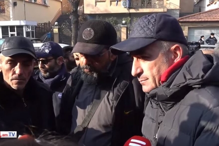 İrəvanda etiraz aksiyası: “Spiker gəlsin!” VİDEO
