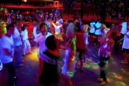 Bakıda gecə klubundan biabırçı görüntülər: striptiz klub...(VİDEO)