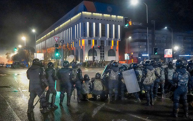 Almatıda son vəziyyət: meydan təmizlənir – Video