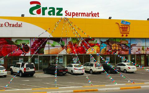 Ətin müştərilərin ərzaq səbətində açıq şəkildə daşınması müzakirələrə səbəb oldu, “Araz” market cavab verdi - VİDEO