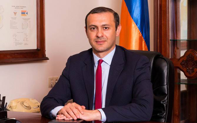 Armen Qriqoryan Hindistana gedir