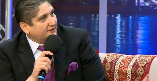 Bilal Əliyev canlı yayımda bir “paçka” 100 manatlıq çıxardı və... - Video