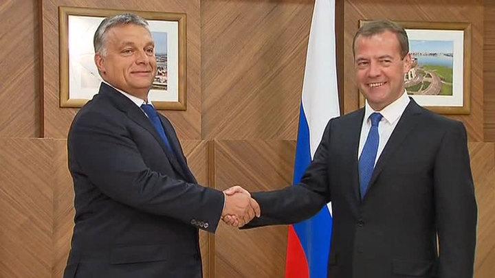 Medvedev Orbanı təriflədi - Və yenə Ukraynanı təhqir etdi