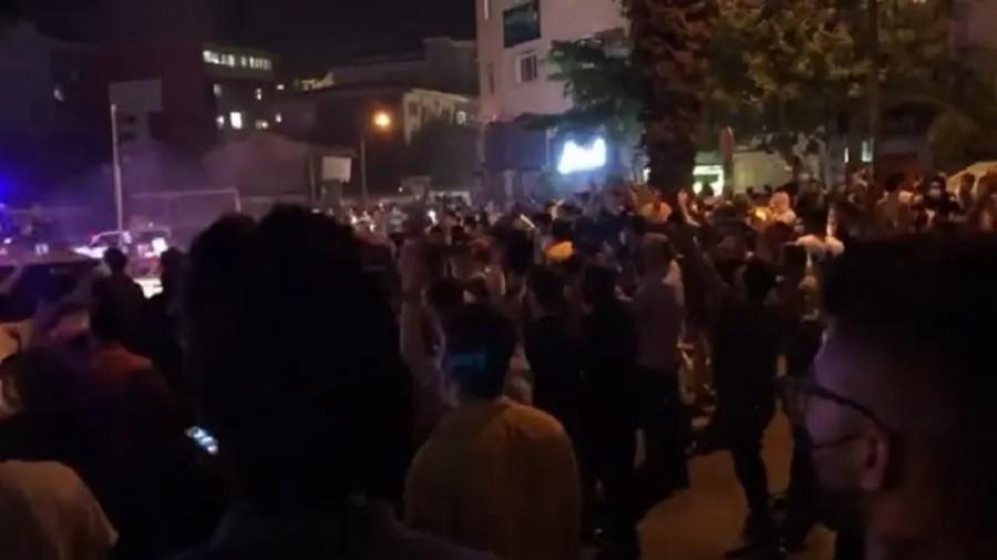 İranda etirazlar nəzarətdən çıxır - Polis nümayişçilərə atəş açdı, ölənlər var + VİDEOLAR