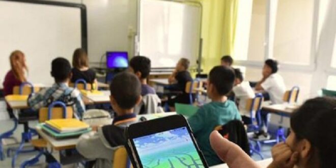 Təhsil Nazirliyi hara baxır? – Yuxarı sinif şagirdləri 2.500 manat rüşvət müqabilində dərsdən yayınır