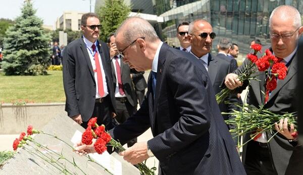Ərdoğan Şəhidlər xiyabanında... - Foto