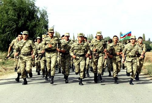 Hərbi formanı qanunsuz daşıyanlar cərimələnəcək