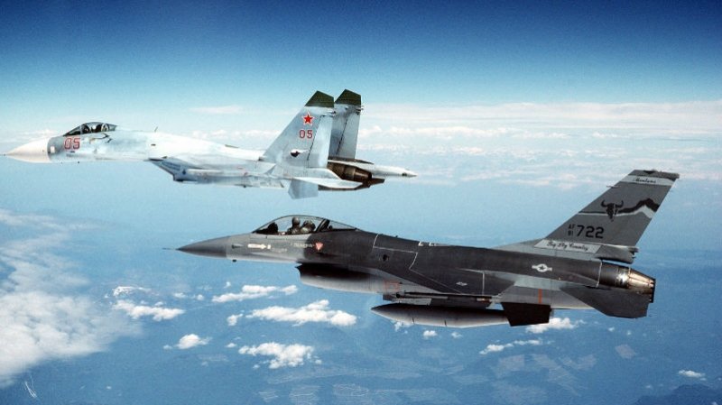 Ukraynaya F-16-lar verilir