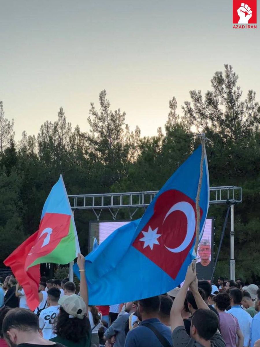 Türkiyədə Güney Azərbaycanın və qaşqayların milli mübarizə bayrağı yan-yana...