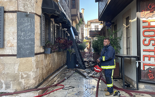 Türkiyədə hoteldə yanğın - 2 turist öldü, 12-si yaralandı + Video