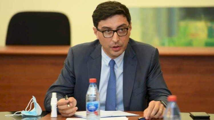 Nazir övladlarının xaricdə təhsil almasını istəyir