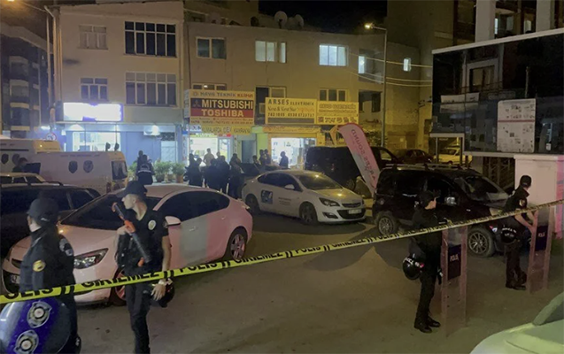 İzmirdə silahlı insident - 5 ölü, 2 yaralı