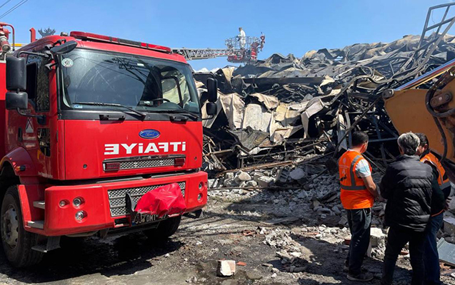Türkiyədə mebel fabrikində güclü yanğın - 4 ölü - Fotolar