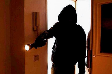 14 yaşından oğurluğa gedən qardaşlar 3 il sonra ələ keçib- Qızıl dəstləri, sikkələr, ov tüfəngi, ceyran dərisi…  