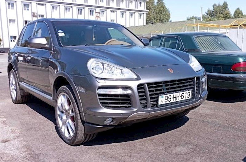 "Porsche"sindən avtomat çıxan şəxs: "Şəhərdən tapmışam" - Fotolar