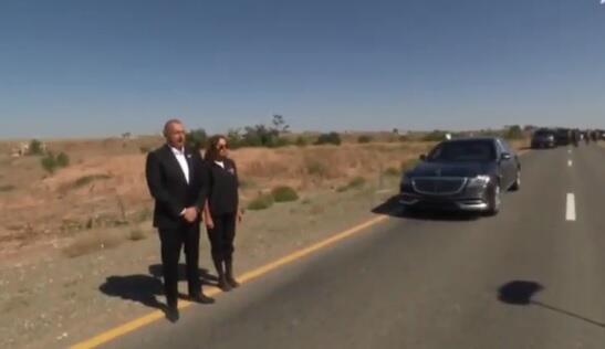 Prezident maşını saxlayıb, şəhidləri yad etdi - Video