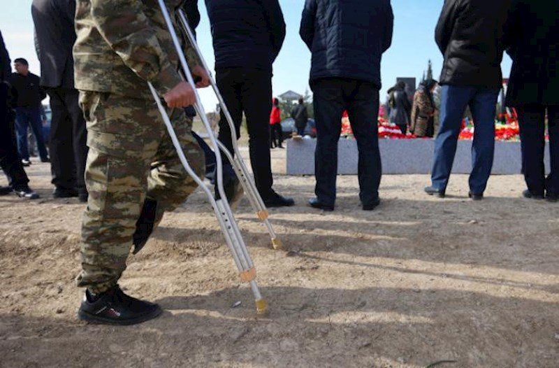 “Kim rüşvət verməsə, təqaüdünü kəsirlər” - İntihar edən qazinin oğlu