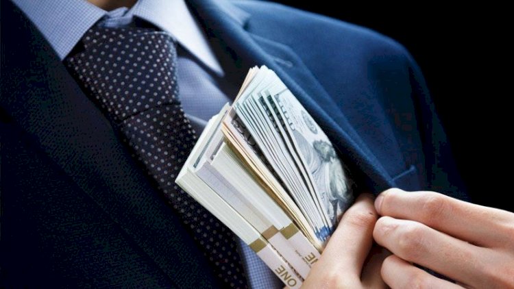 Səfirliyin pullarını qumara qoydu: “Bekarçılıqdan oynamağ başladım“