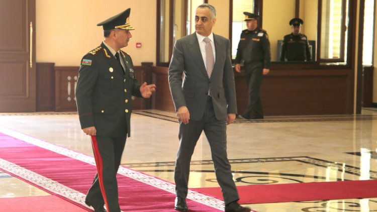 Fuad Nəcəfli orduya baş çəkdi, general geyiminə “əl gəzdirdi”: “Yanvar ayında Kərəm Mustafayev...”