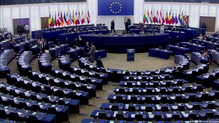 Avroparlamentdə rüşvət qalmaqalı: Daha 2 deputatın toxunulmazlığı ləğv ediləcək
