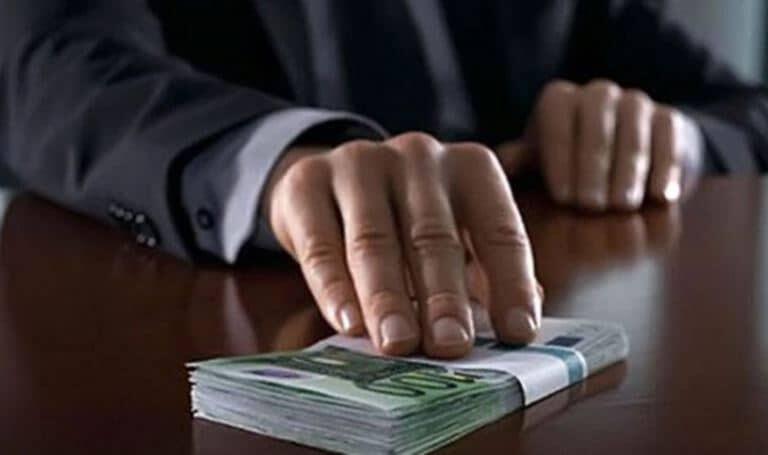 İcra başçısı Baş Prokurorluqda hansı vəzifəli şəxslərə rüşvət göndərib? - Şok faktlar