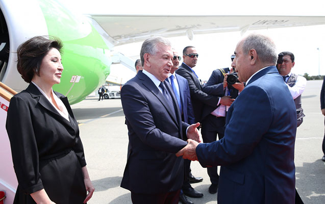 Şavkat Mirziyoyev Azərbaycana gəldi - Fotolar