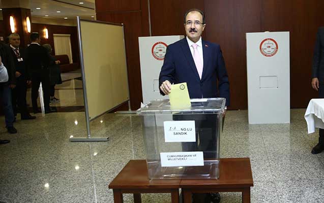 Türkiyə vətəndaşları Azərbaycanda səs verir - Yenilənir
