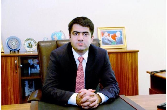 Ağstafanın icra başçısı Seymur Orucov ingiliscə danışanda elə bil Çin dilində danışır... - Kəndlinin, torpağın dilini bilməyən Seymur Orucov rüşvətin dilini tez öyrəndi...