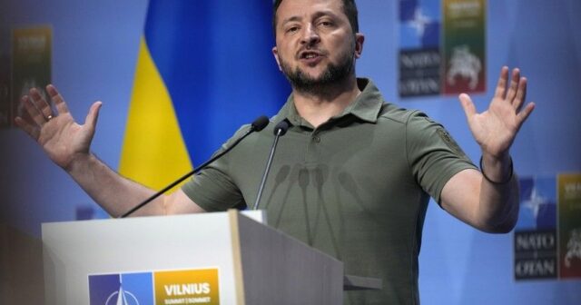Zelenski: "Putin dünyada sülhün bərpa olunmasını istəyənlərin üzünə tüpürür"