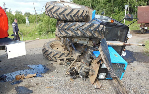 Şabranda qatarla traktor toqquşdu - Ölən var