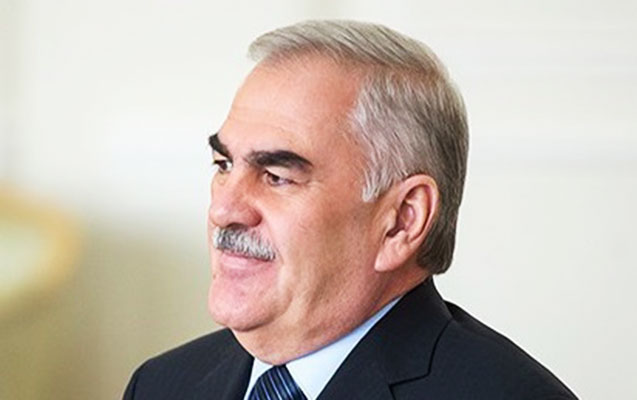 Vasif Talıbov necə “görkəmli şəxsiyyət” oldu? - Fotofakt