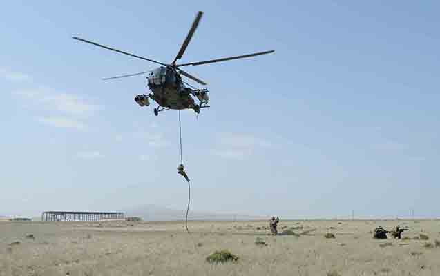 Helikopter qəzasında sağ qalan zabitin valideynləri danışdı - VİDEO
