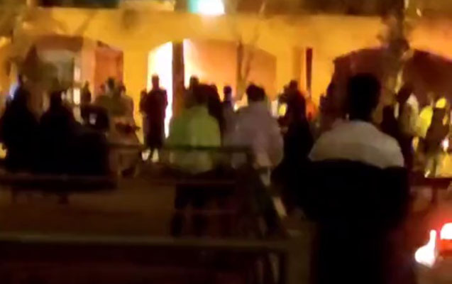 İranda Xomeyninin evi yandırıldı - Video