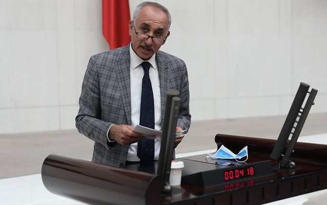 Türkiyədə deputat ailəsi ilə birgə dağıntılar altında qalıb