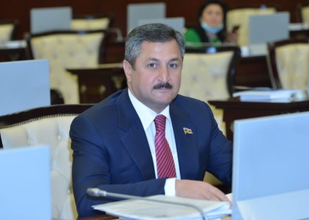 Deputatın bacısının 2 milyon manatını ələ keçirənlər hakim qarşısında