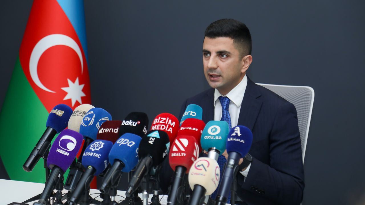"Şagirdlərin məktəbə telefon gətirməsi ilə bağlı qadağa daha da sərtləşdirilə bilər" – Eşqi Bağırov 