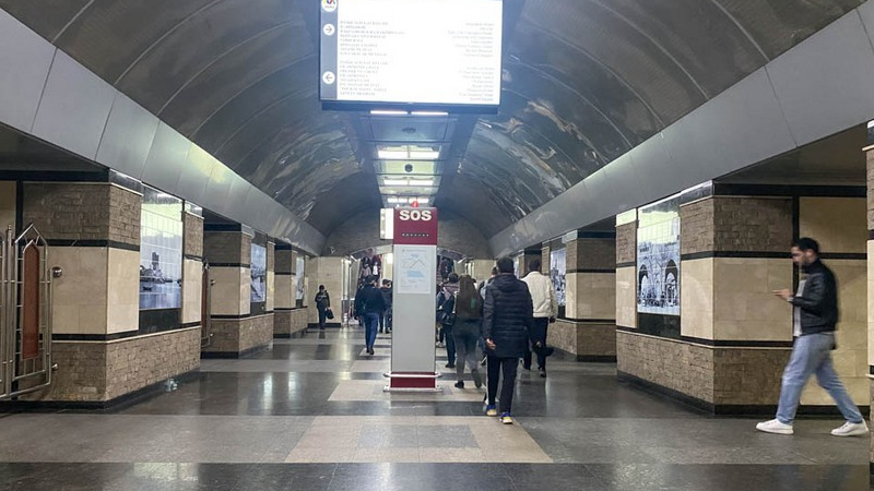 Bakı metrosunda problem: Sərnişinlər "28 May"da qatardan düşürüldü